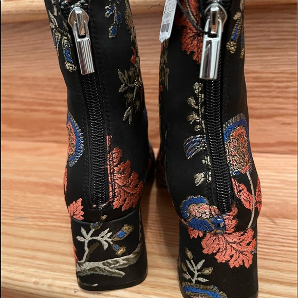 🌸ZARA Floral Embroidered Jacquard Ankle Booties Size 8 🌸 - Picture 3 of 16